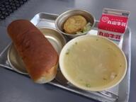 ミルクパン　　コーンスープ　　ミンチカツ　　ゆでキャベツ