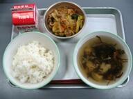 ごはん　　豚肉とキャベツのピリ辛炒め　　もずくスープ