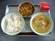 ごはん ツナそぼろ丼 大根のみそ汁 ごはん ツナそぼろ丼 大根のみそ汁