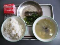 ごはん　　いわしおかか煮　　ゆできゅうり　　味噌けんちん汁