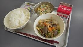 ごはん さといものそぼろ煮 かみかみごぼうサラダ 十五夜デザート ごはん さといものそぼろ煮 かみかみごぼうサラダ 十五夜デザート