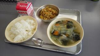 ごはん　　ドライカレー　　野菜スープ