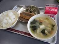 ごはん　　さばの竜田あげ　　ゆかりあえ　　里いものみそ