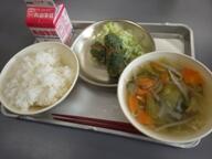 麦ごはん　　竹輪の磯辺揚げ　　ゆでキャベツ　　野菜スープ