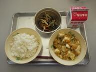 ごはん 麻婆豆腐 野菜小魚のナムル ごはん 麻婆豆腐 野菜小魚のナムル