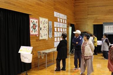 地域の方々の作品展示