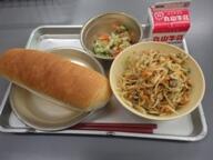 コッペパン ジャージャー麺 ツナサラダ コッペパン ジャージャー麺 ツナサラダ