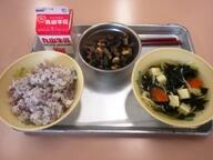 ゆかりごはん　　魚ソーメン汁　　ひじきの炒り煮