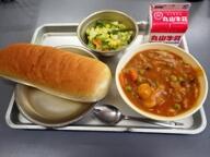 コッペパン　　ビーフシチュー　　アスパラサラダ