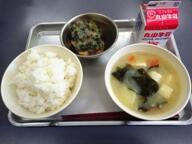 ごはん　　じゃがいものみそ汁　　魚のおろし煮