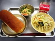 コッペパン　　ちゃんぽん　　アーモンドサラダ