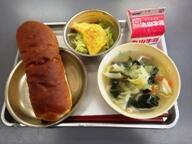 レーズンパン トマトオムレツ ゆでキャベツ 野菜スープ レーズンパン トマトオムレツ ゆでキャベツ 野菜スープ