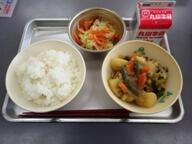 ごはん 肉じゃが 白菜和え ごはん 肉じゃが 白菜和え