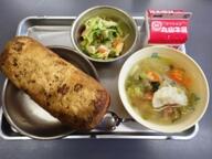 揚げパン　　ラビオリスープ　　日向夏ドレッシングサラダ