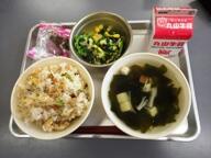 ちらし寿司　　すまし汁　　菜の花和え　　桜もち