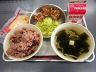 赤飯 鶏肉の唐揚げ ゆでキャベツ わかめスープ お祝いクレープ 赤飯 鶏肉の唐揚げ ゆでキャベツ わかめスープ お祝いクレープ