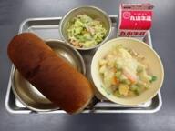 黒糖パン　　じゃがいものスープ　　日向夏ドレッシングサラダ