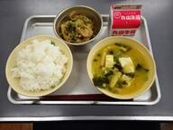 ごはん　　鶏肉と野菜のしょうが焼き　　かぼちゃのみそ汁