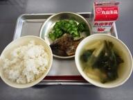 麦ごはん　　いわしのみぞれ煮　　ゆできゅうり　　小松菜のみそ汁