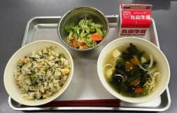 高菜チャーハン　　魚ソーメン汁　　アーモンドサラダ