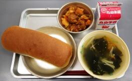 コッペパン 酢豚 もずくスープ コッペパン 酢豚 もずくスープ