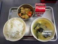 ごはん 豚肉とキャベツのピリ辛炒め かぼちゃのみそ汁 ごはん 豚肉とキャベツのピリ辛炒め かぼちゃのみそ汁