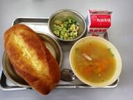 マヨネーズパン トマトと玉ねぎのスープ バンバンジーサラダ マヨネーズパン トマトと玉ねぎのスープ バンバンジーサラダ