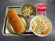 コッペパン　　焼きビーフン　　ごまネーズサラダ