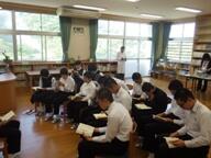 読書している生徒