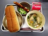 背割りパン ウィンナー ゆでキャベツ 肉団子のスープ 背割りパン ウィンナー ゆでキャベツ 肉団子のスープ