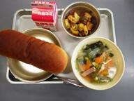 ミルクパン　　白身魚の香草あえ　　野菜スープ