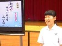 短歌や俳句を覚え、文法事項を説明する。