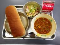 コッペパン かぼちゃのミートソース キャベツのサラダ コッペパン かぼちゃのミートソース キャベツのサラダ