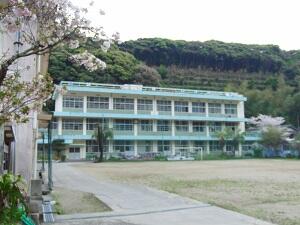 島野浦小学校　校舎