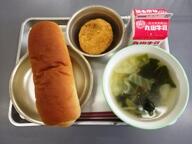 ミルクパン ミンチカツ ゆでブロッコリー 野菜スープ ミルクパン ミンチカツ ゆでブロッコリー 野菜スープ