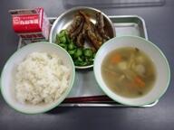 麦ごはん めひかりの唐揚げ ゆできゅうり けんちん汁 麦ごはん めひかりの唐揚げ ゆできゅうり けんちん汁