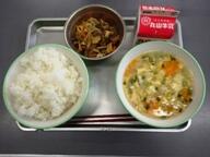 ごはん　　チンジャオロースー　　ごはん　　ニラ玉スープ