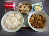 ごはん　　里いものそぼろ煮　　かみかみごぼうサラダ　　お月見デザート