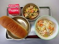 減量コッペパン　　焼きビーフン　　れんこんサラダ