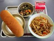 減量コッペパン 焼きそば ひじきとごぼうのサラダ 減量コッペパン 焼きそば ひじきとごぼうのサラダ