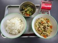 ごはん 炒り豆腐 茎わかめの酢の物 ごはん 炒り豆腐 茎わかめの酢の物