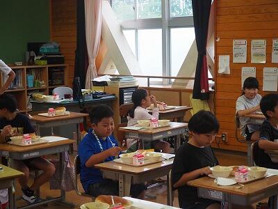 給食の様子