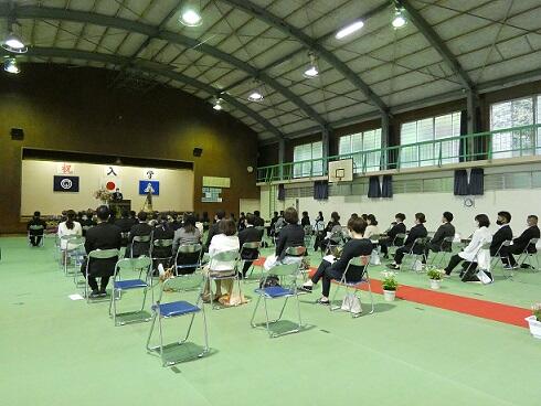 会場全景。後ろから