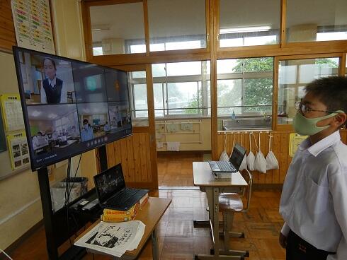 1年生が意見を述べている場面