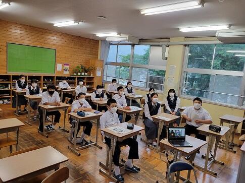 2年生がリモートを聞いている様子