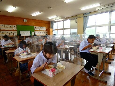 給食の様子