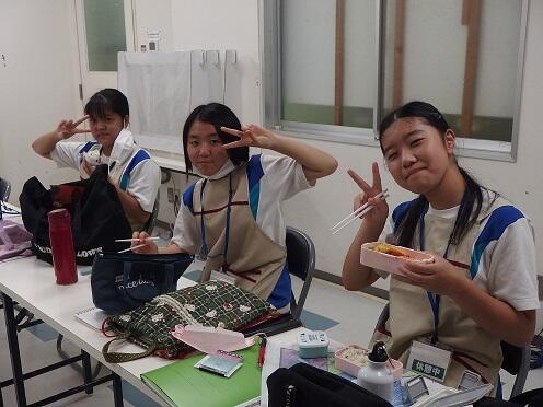 昼食休憩の様子