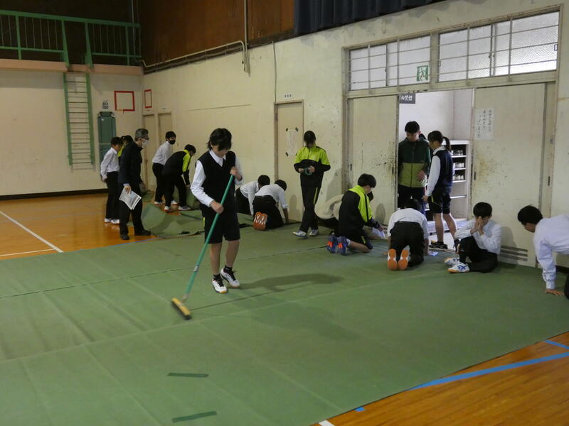 シートの雑巾がけ