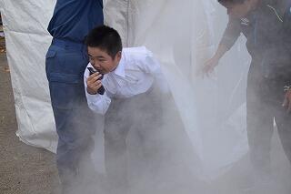 避難訓練の煙体験