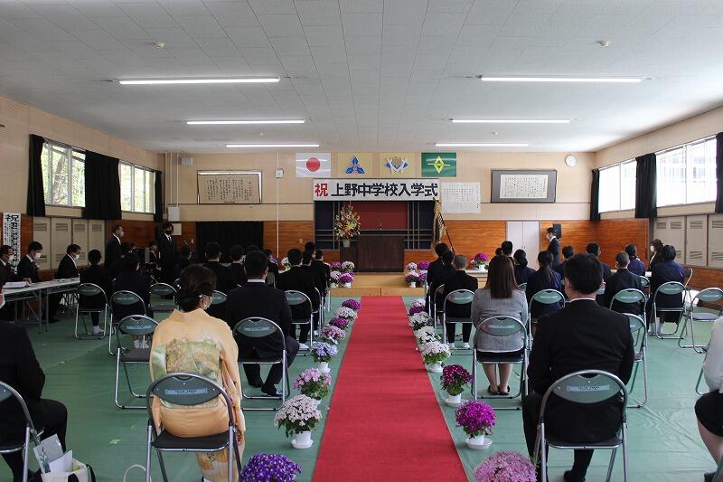 式場　後方より